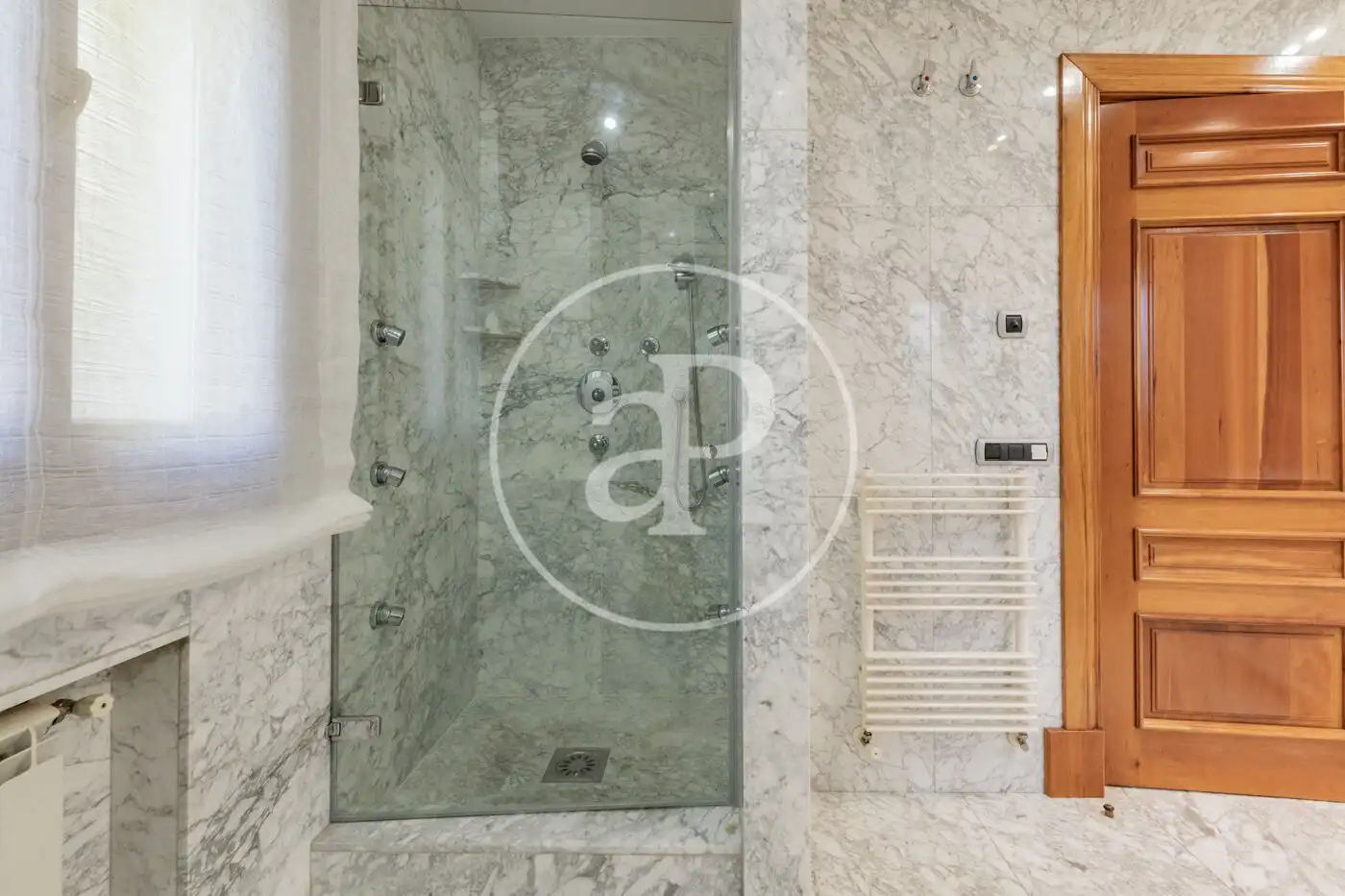 Bathroom of Houses for sale in Madrid  with Air Conditioner, Heating and Private garden