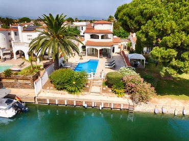 Casa amb piscina en venda a Cap Ras - Creus - Falconera
