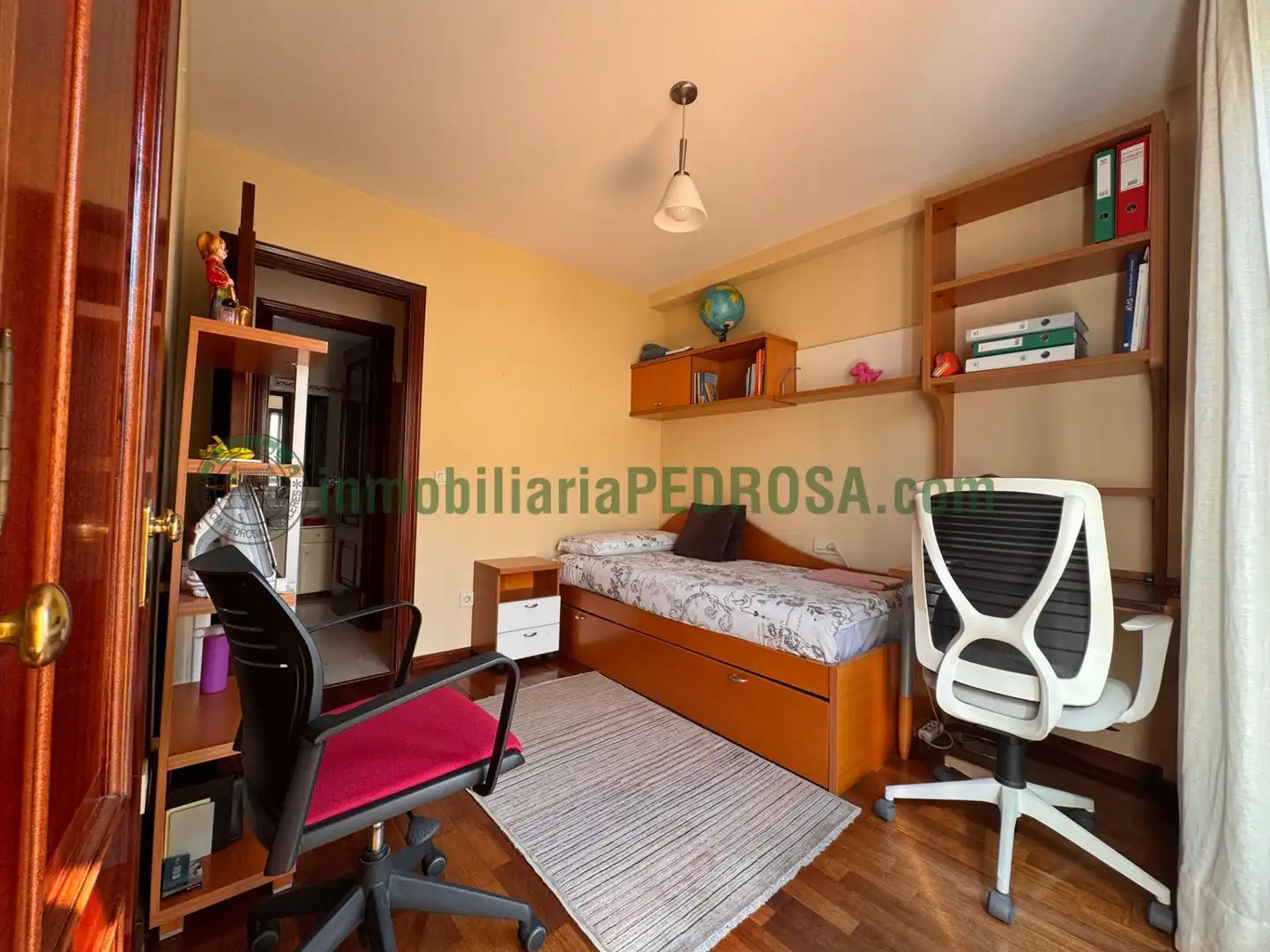 Habitación de Piso en venta en Pontevedra Capital  con Calefacción, Terraza y Trastero