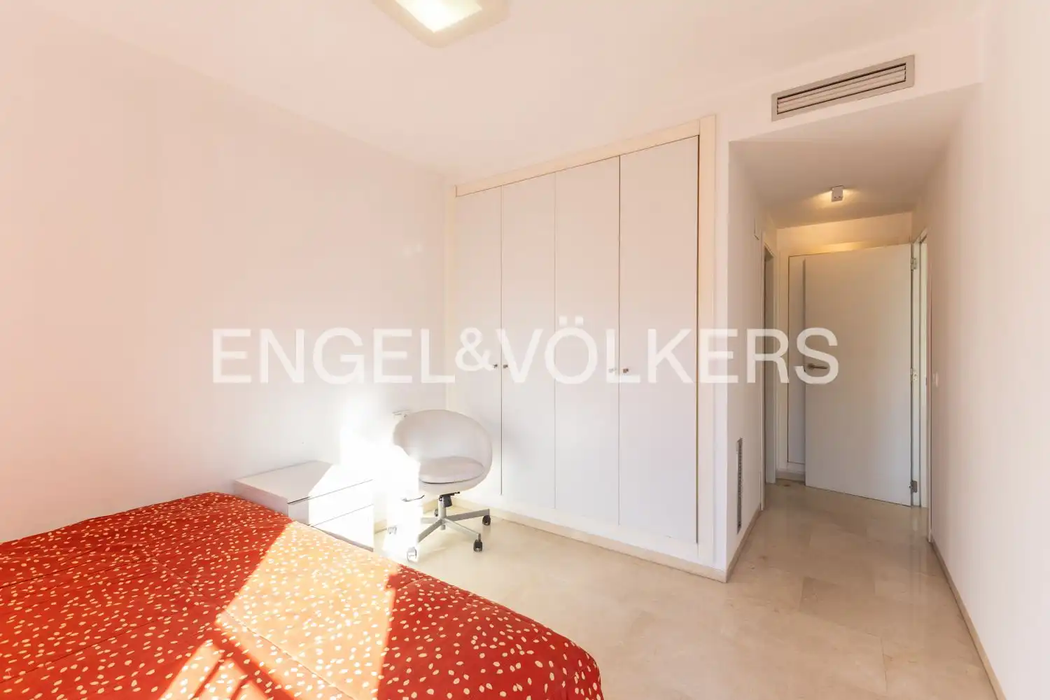 Habitación de Dúplex en venta en Valencia con Aire acondicionado y Calefacción