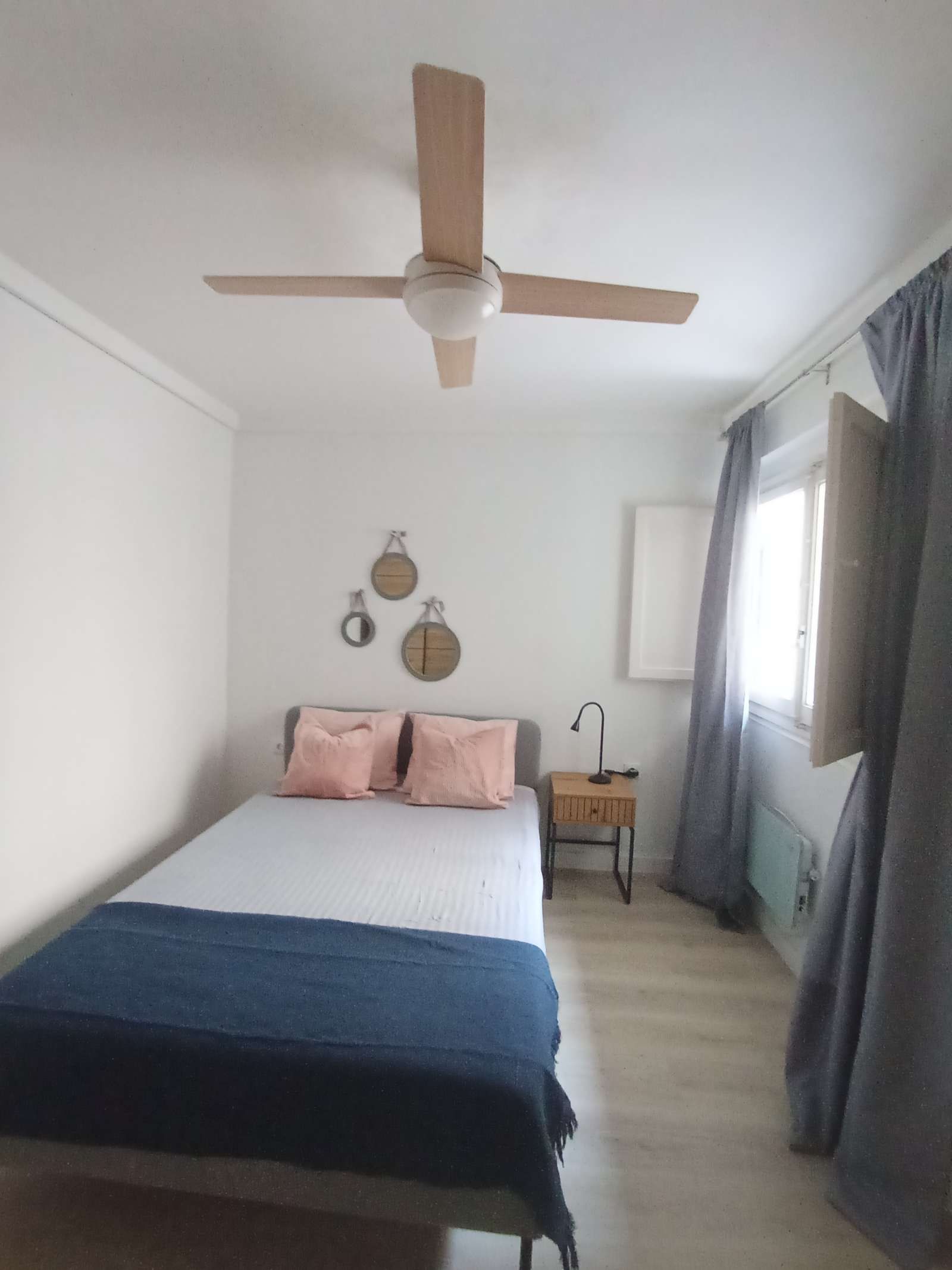 Bedroom of Apartment to share in  Zaragoza Capital  with Air Conditioner, Heating and Terrace