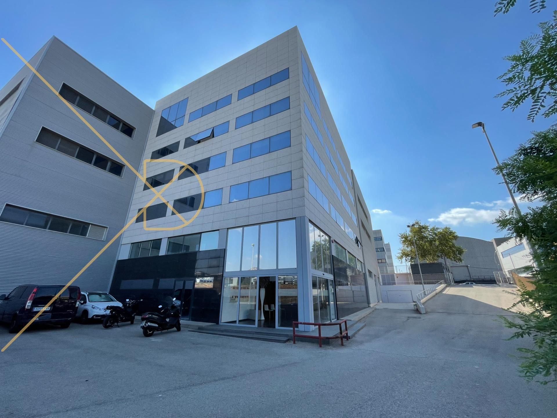 Exterior view of Office to rent in Esplugues de Llobregat  with Air Conditioner, Heating and Terrace