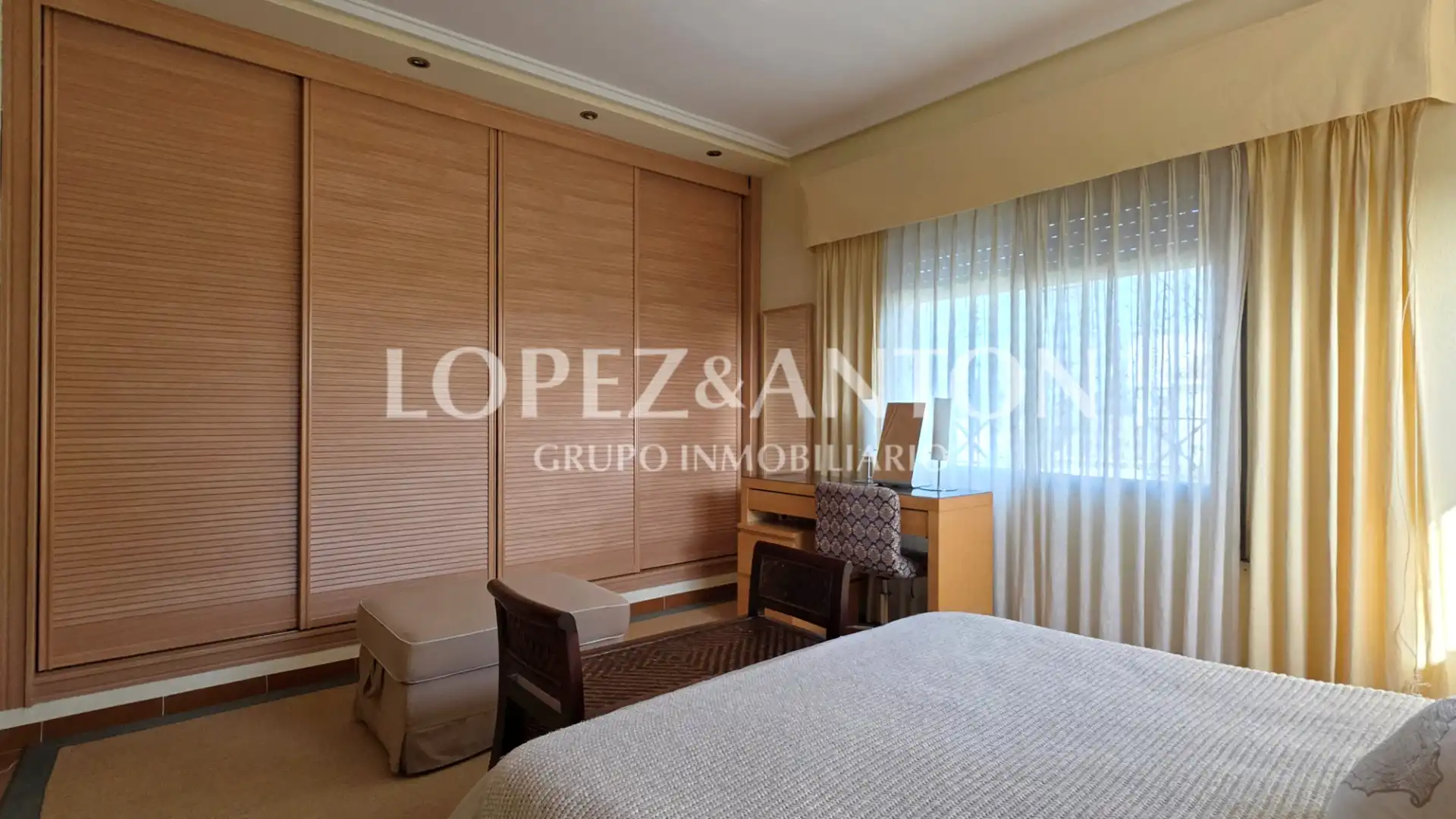 Bedroom of Houses for sale in L'Eliana  with Air Conditioner, Private garden and Terrace