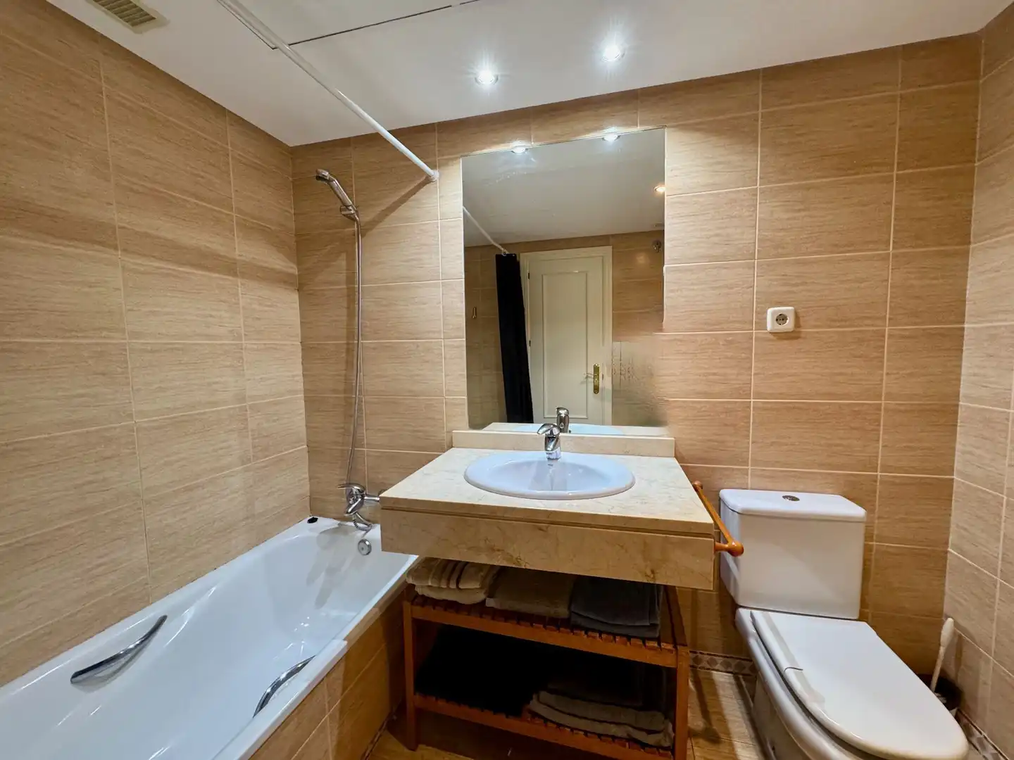Bany de Apartament de lloguer en Marbella amb Aire condicionat, Moblat i Piscina comunitària