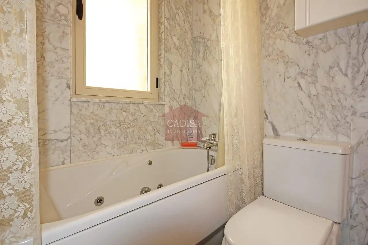 Bathroom of Flat for rent in Salamanca  with Heating, Storage room and Furnished