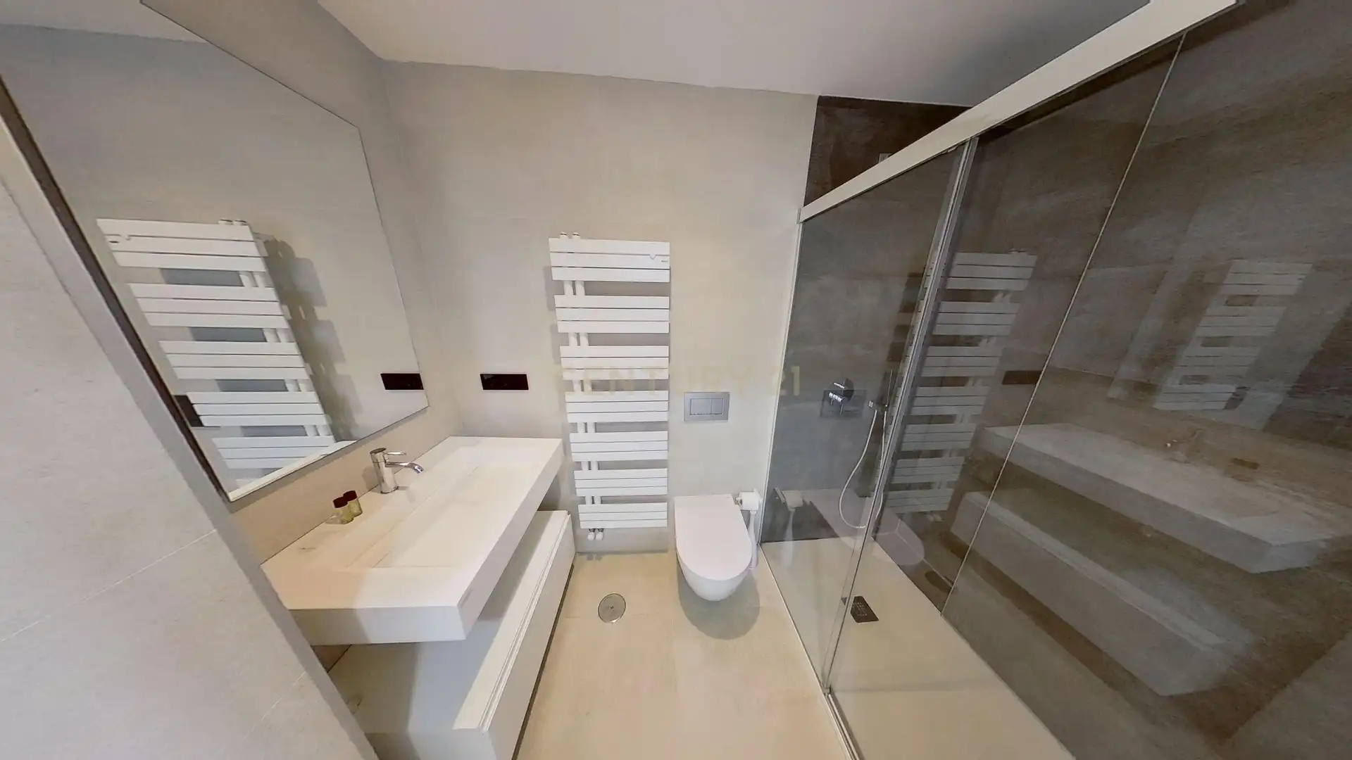 Baño de Apartamento de alquiler en Málaga con Aire acondicionado, Lavadora y Microondas