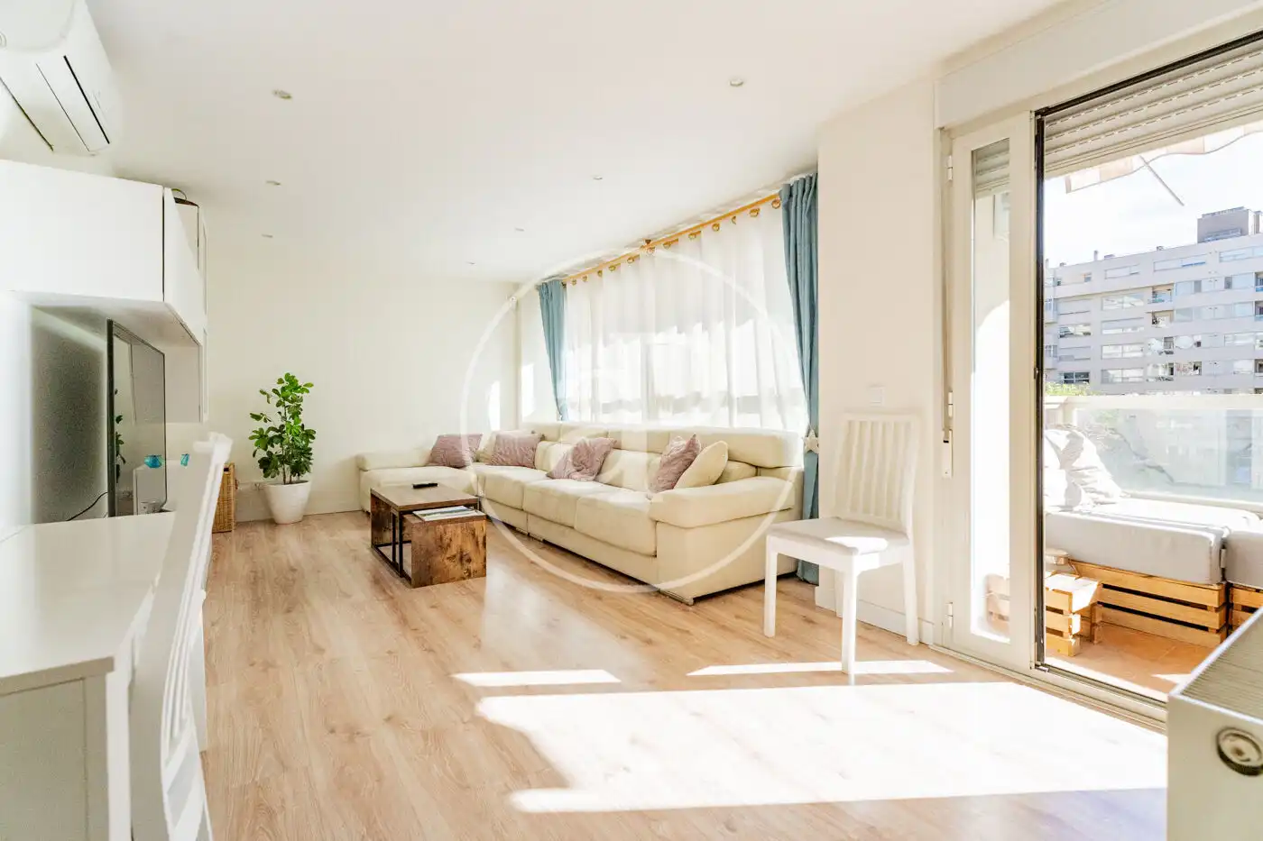 Living room of Flat for rent in  Madrid Capital  with Air Conditioner, Heating and Private garden