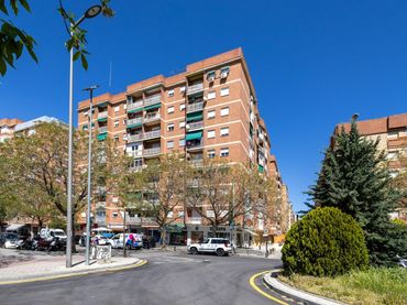 Pis amb ascensor en venda a Pintor Ismael de la Serna 75