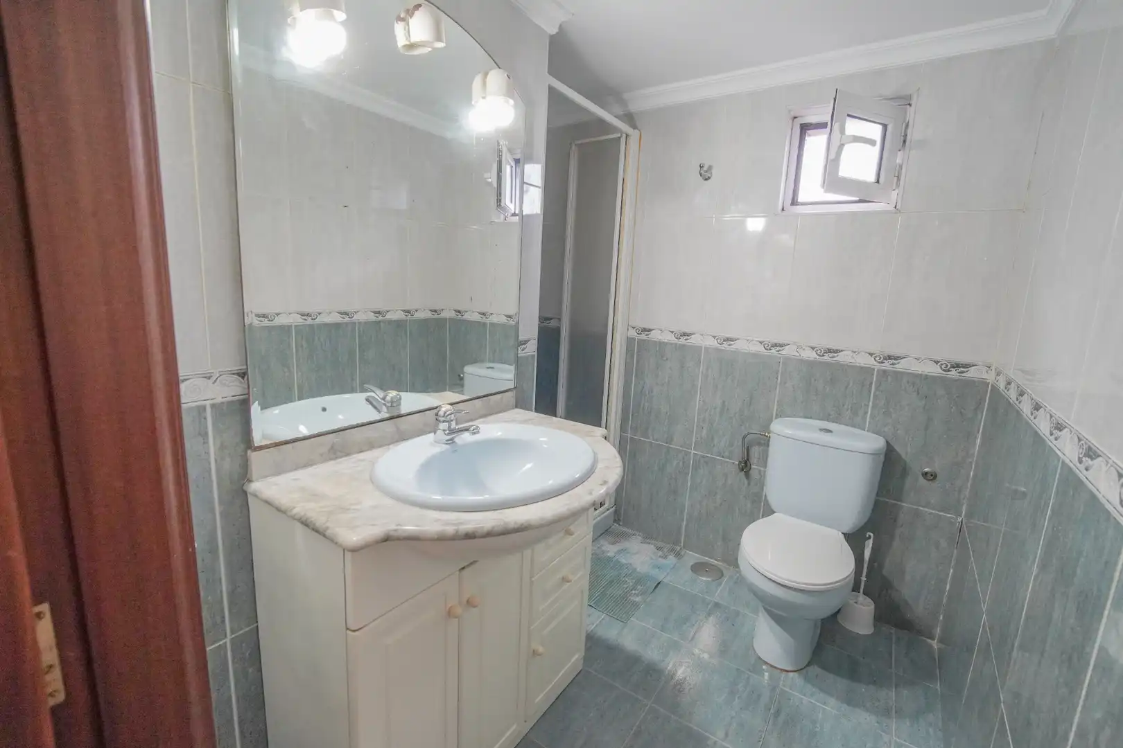 Bathroom of Houses for sale in Oviedo   with Heating, Private garden and Terrace