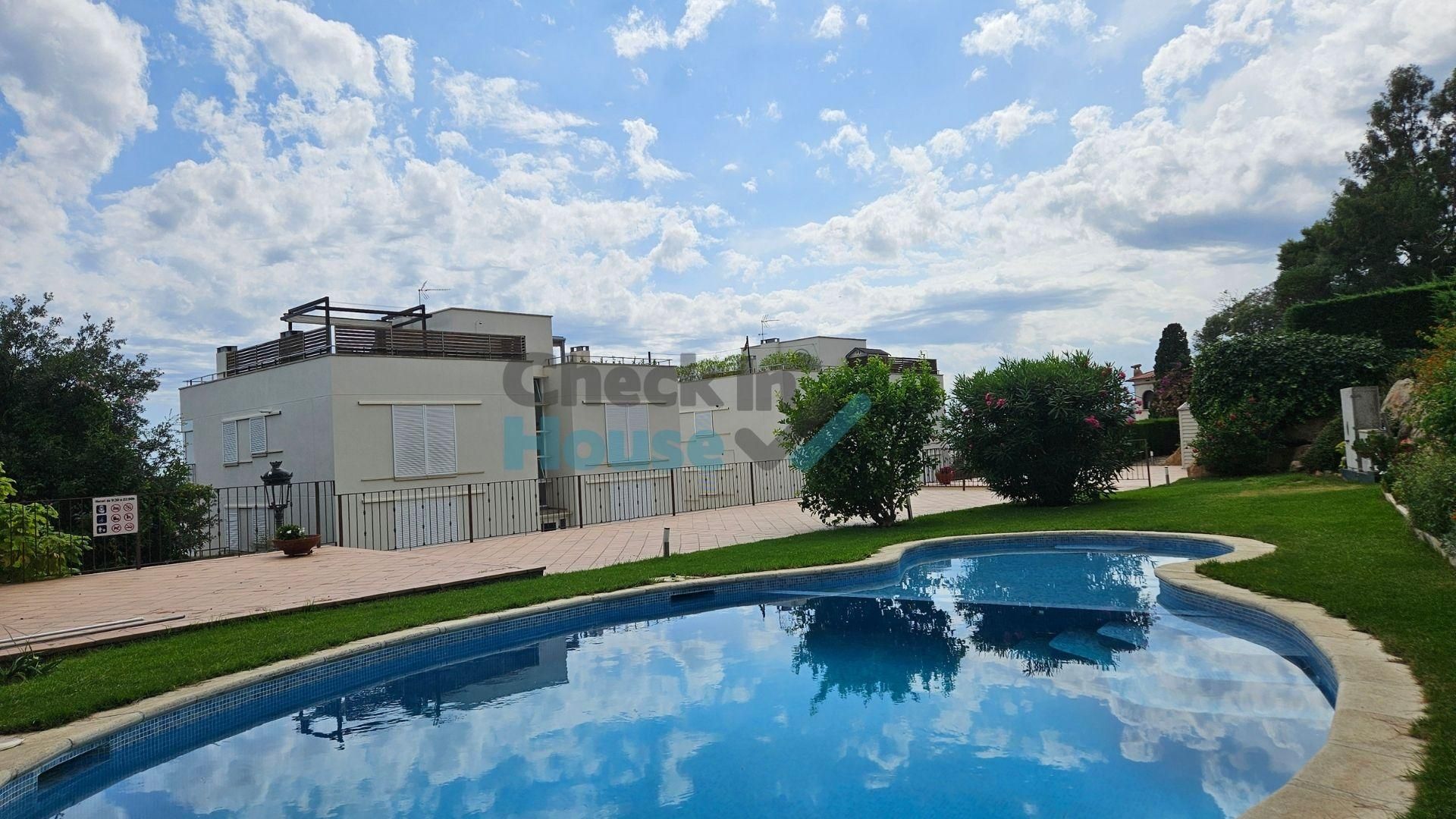 Swimming pool of Single-family semi-detached for sale in Sant Feliu de Guíxols  with Heating and Private garden