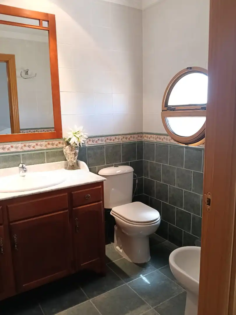 Baño de Piso de alquiler en Padul con Aire acondicionado, Calefacción y Amueblado