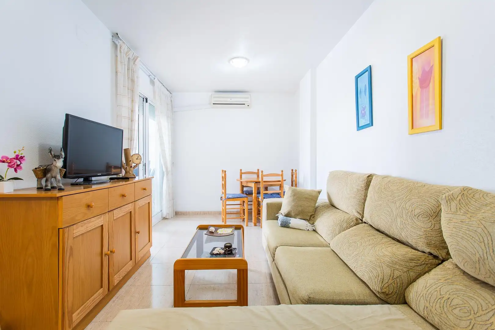 Sala d'estar de Apartament en venda en Torrevieja amb Aire condicionat, Terrassa i Piscina comunitària