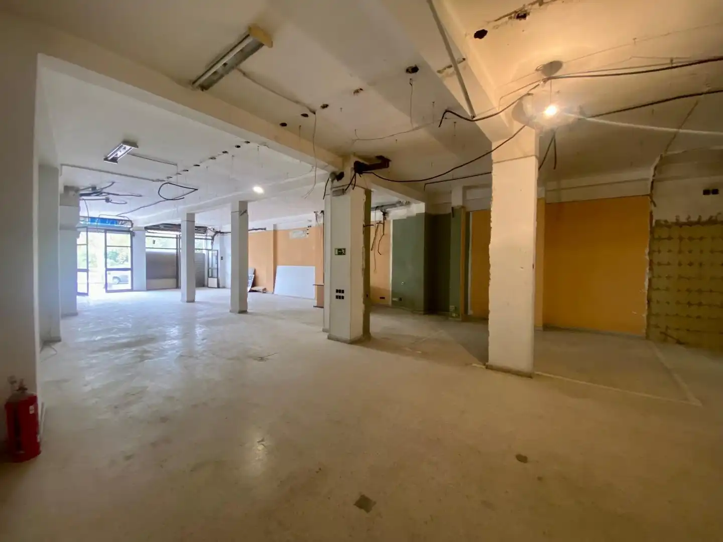 Business premises for sale in Calle PECHINA 41