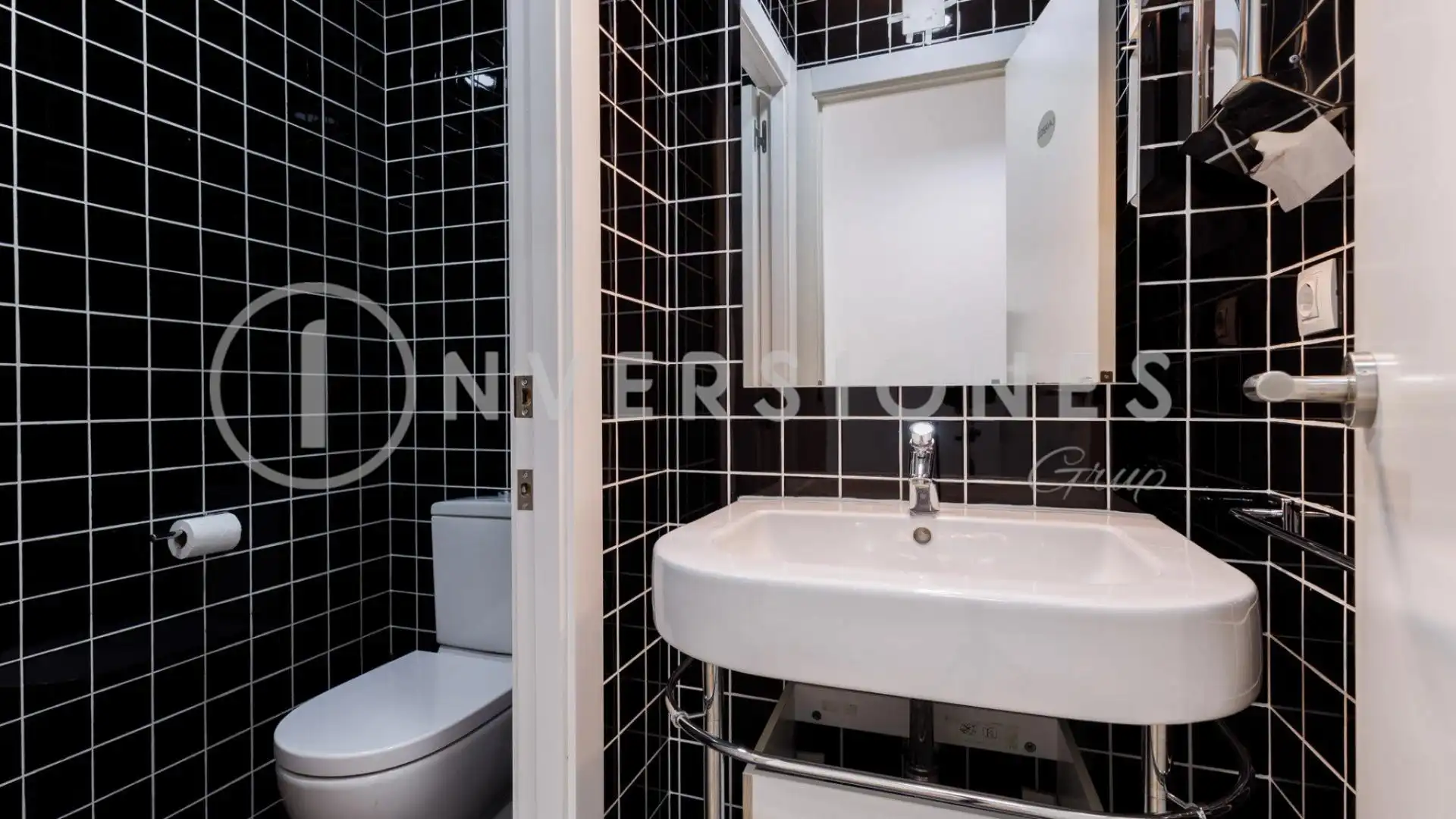Badezimmer von Büro zur Miete in L'Hospitalet de Llobregat mit Klimaanlage und Heizung