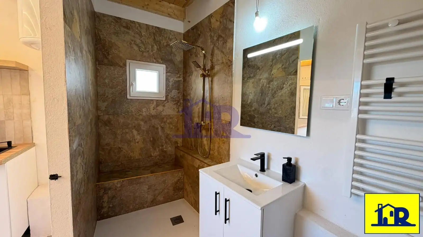 Bathroom of Houses for sale in Cuenca  with Heating and Furnished