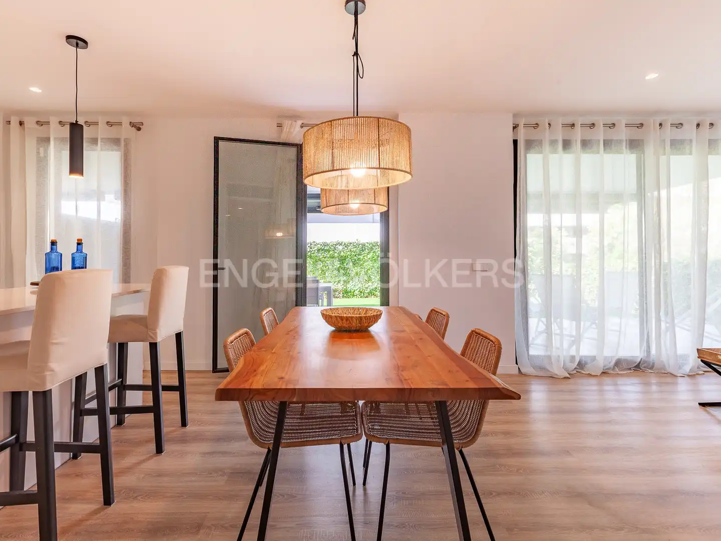 Comedor de Apartamento de alquiler en Sitges con Aire acondicionado, Calefacción y Jardín privado