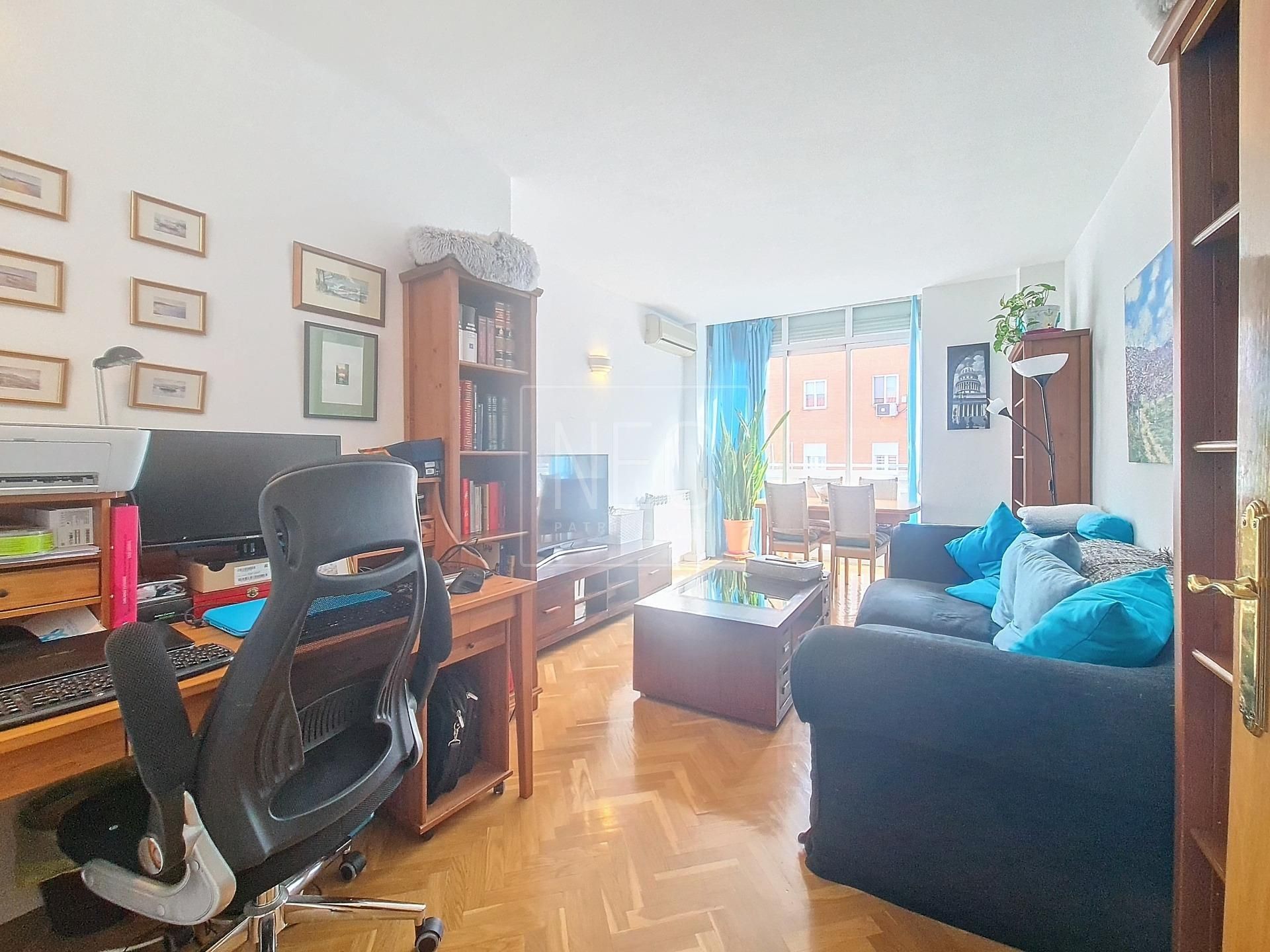 Sala d'estar de Àtic en venda en  Madrid Capital amb Aire condicionat, Calefacció i Terrassa