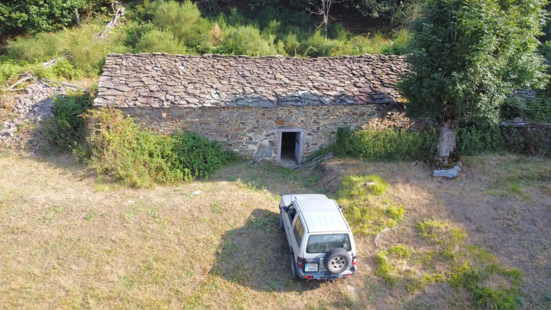 Aparcament de Casa o xalet en venda en Aller amb Jardí privat