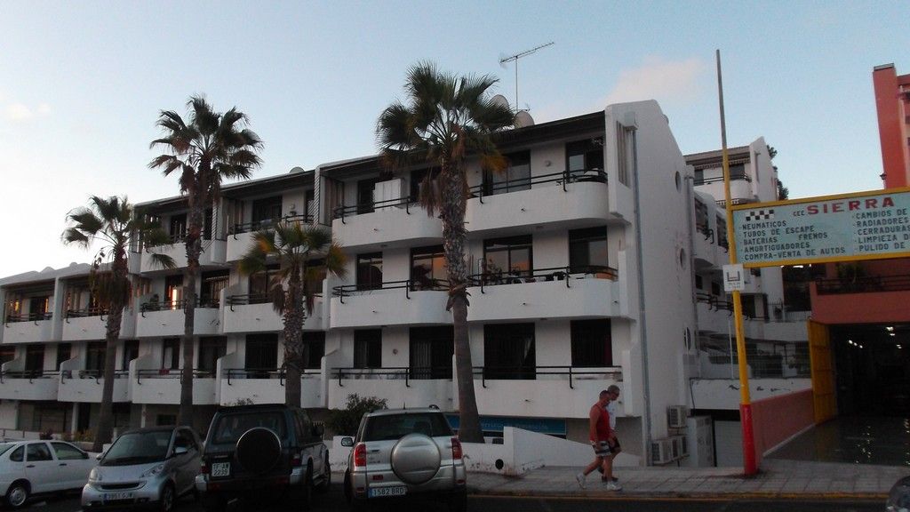 Vista exterior de Local en venta en Arona