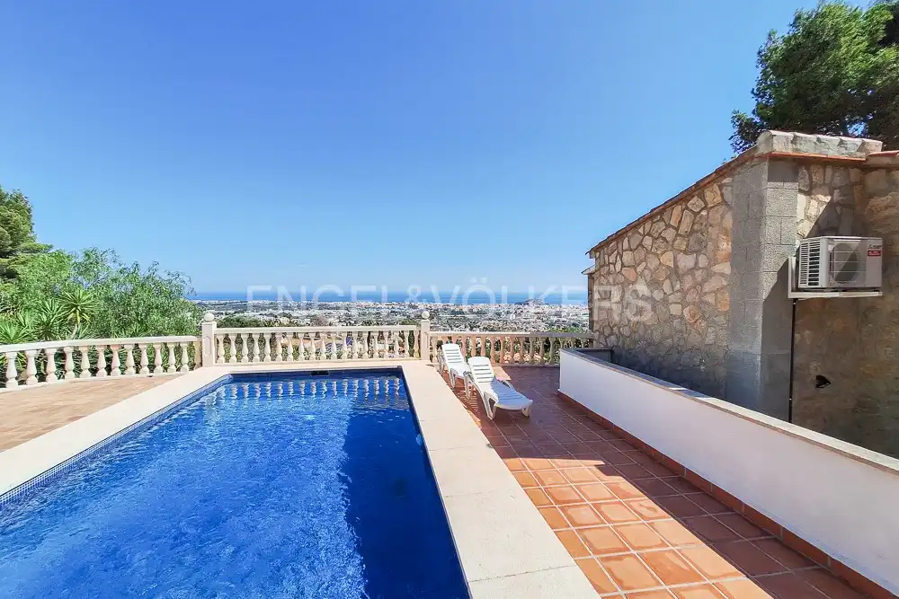 Piscina de Casa o xalet en venda en Dénia amb Aire condicionat, Calefacció i Jardí privat