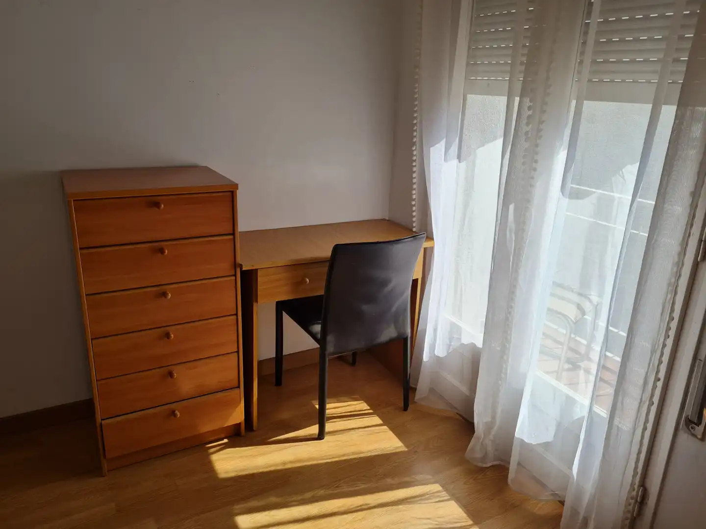 Dormitori de Pis de lloguer en Girona amb Aire condicionat, Calefacció i Parquet