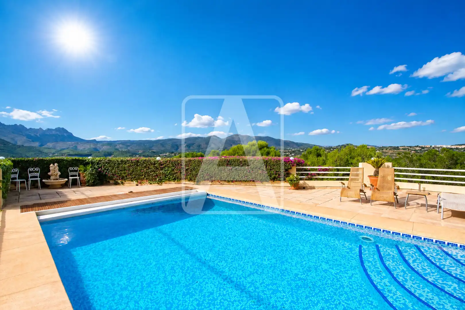 Swimming pool of Houses for sale in Calpe / Calp  with Air Conditioner, Heating and Private garden