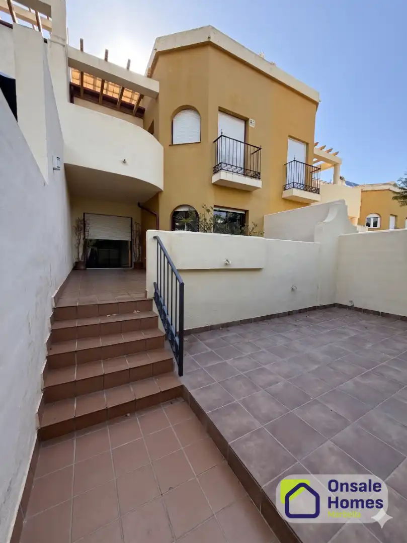 Casa adosada en venta en Marbella con Aire acondicionado, Jardín privado y Terraza