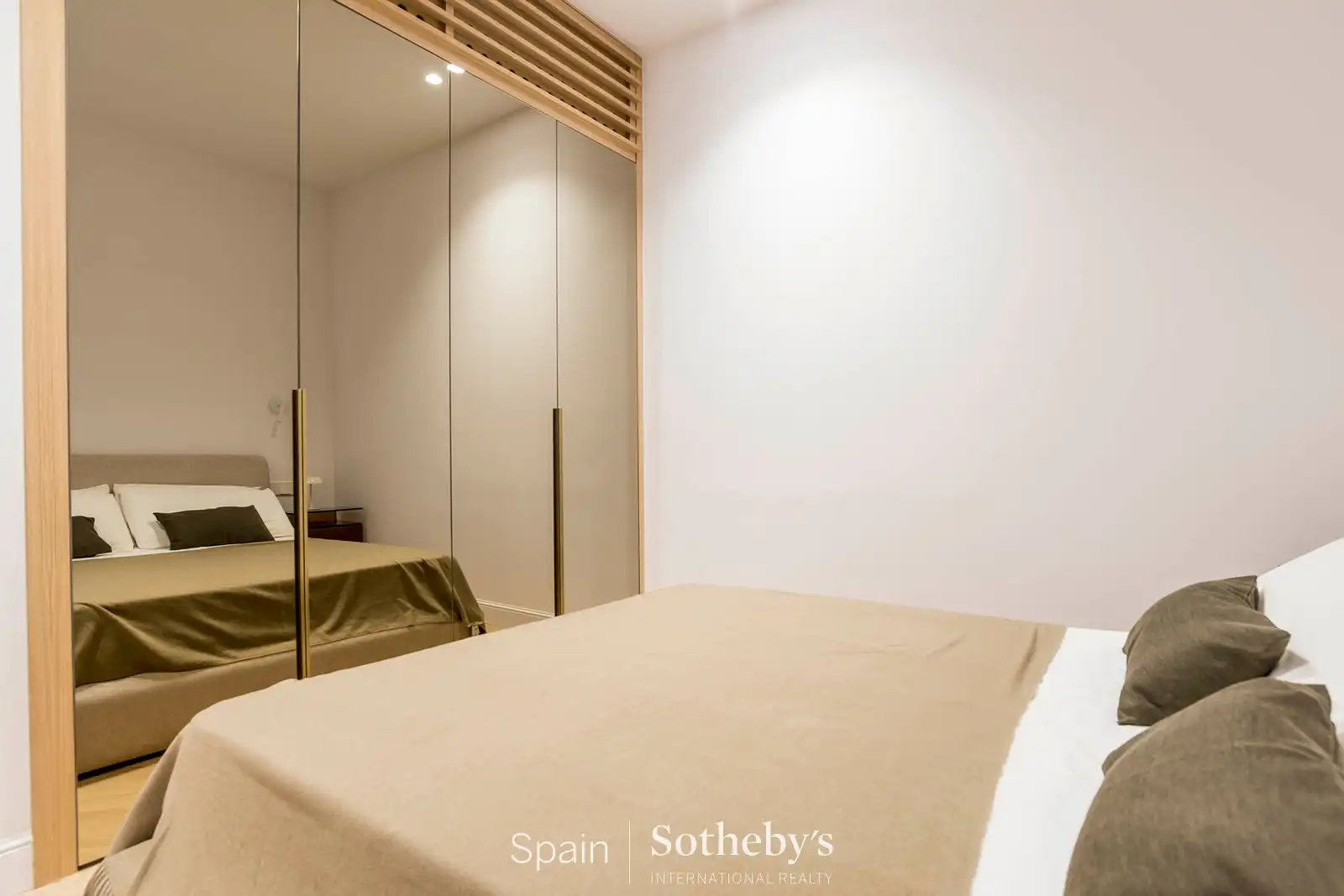 Bedroom of Apartments for sale in Madrid  with Air Conditioner and Heating