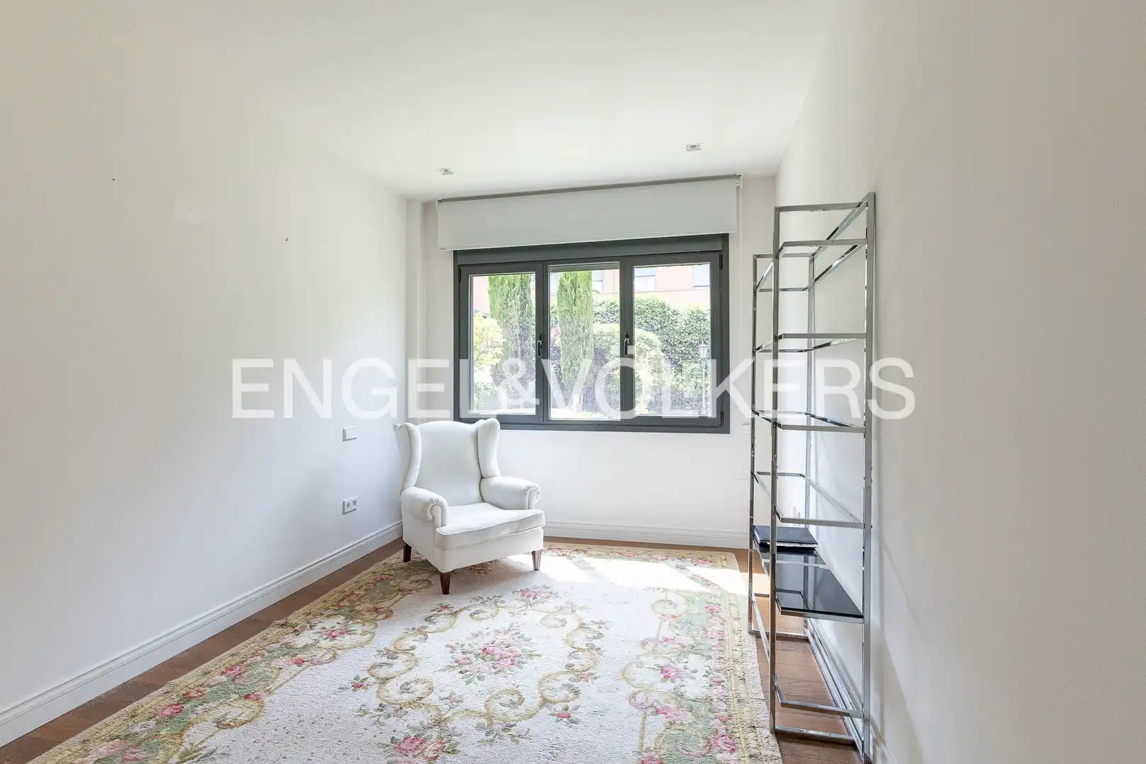 Dormitori de Apartament de lloguer en Madrid amb Aire condicionat, Calefacció i Jardí privat