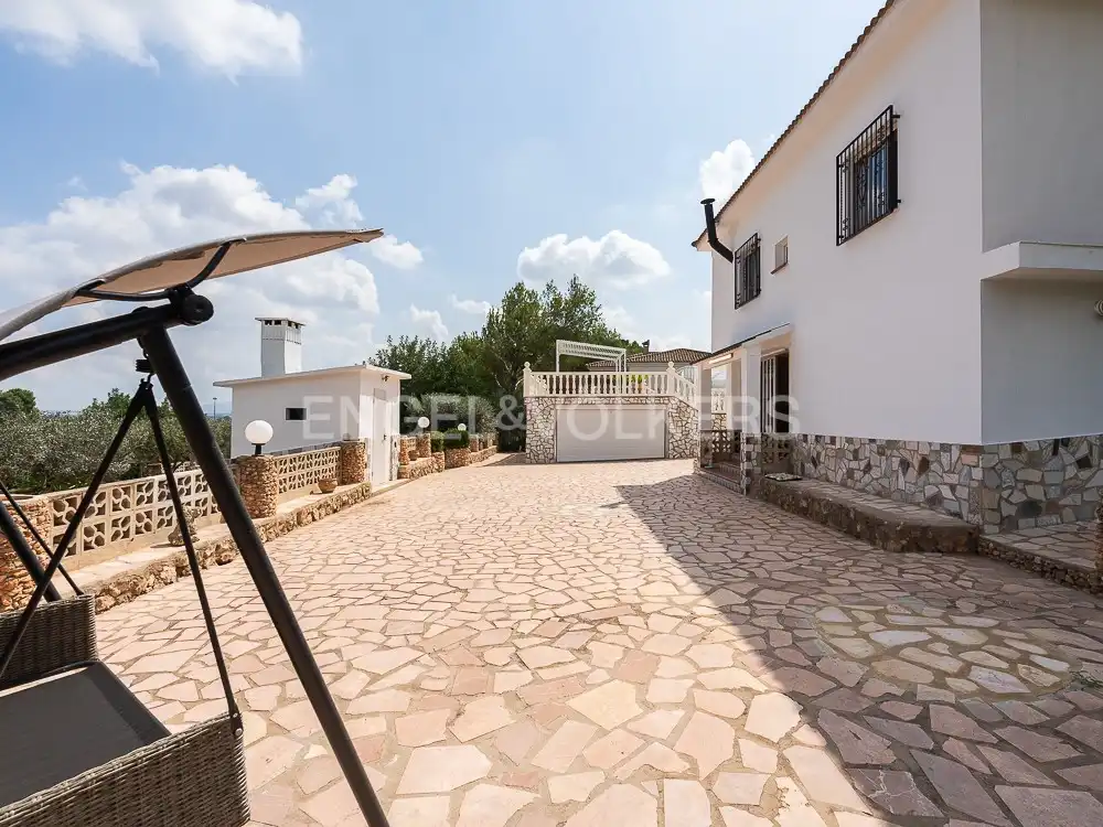 Vista exterior de Casa o xalet en venda en Alberic amb Aire condicionat, Calefacció i Jardí privat