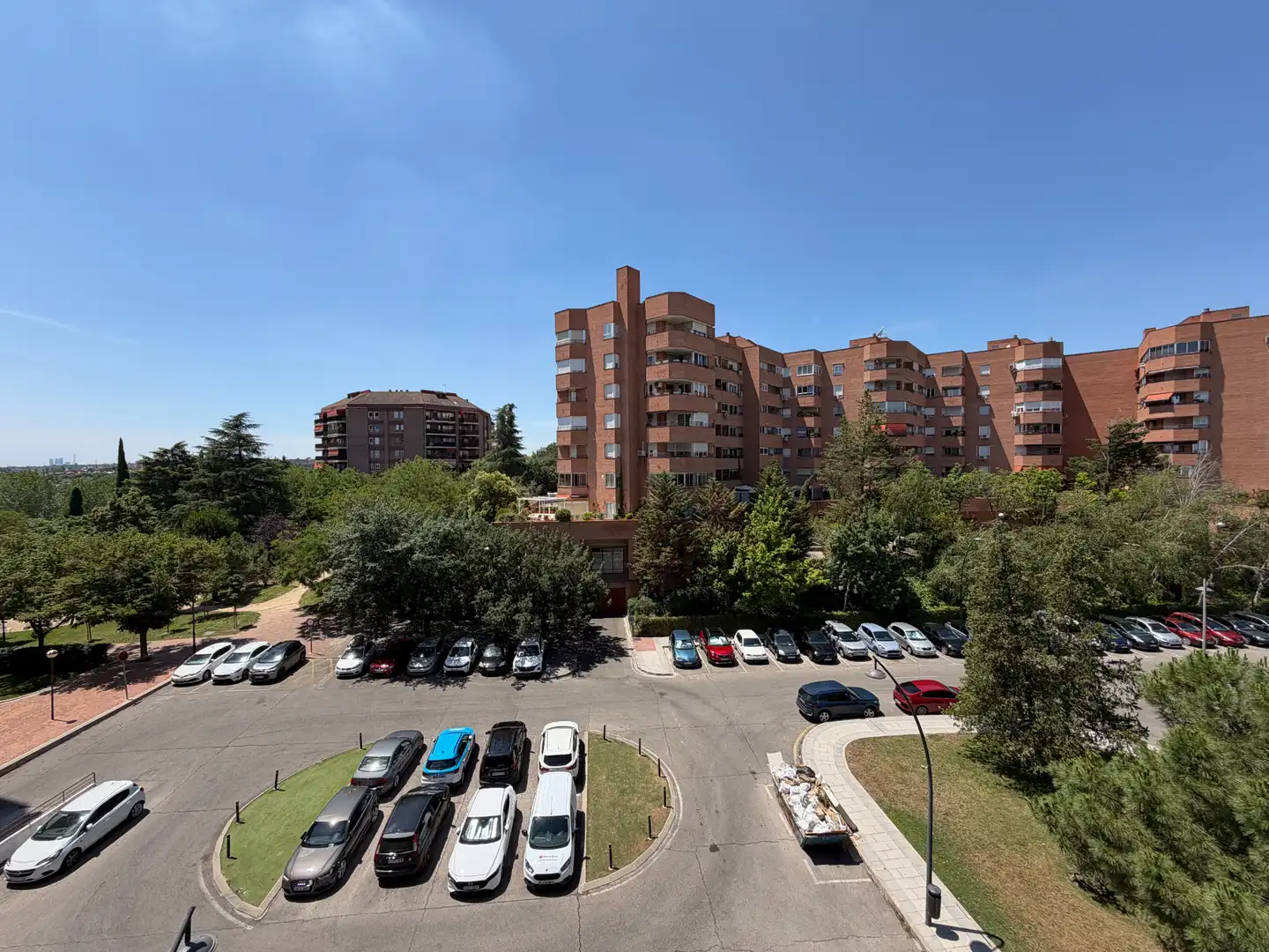 Aparcament de Pis en venda en Tres Cantos amb Calefacció, Parquet i Terrassa