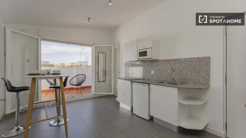 Cocina de Piso de alquiler en Valencia con Aire acondicionado, Calefacción y Amueblado