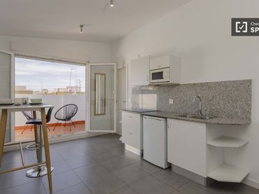 Appartamento con balcone in affitto a Benicalap