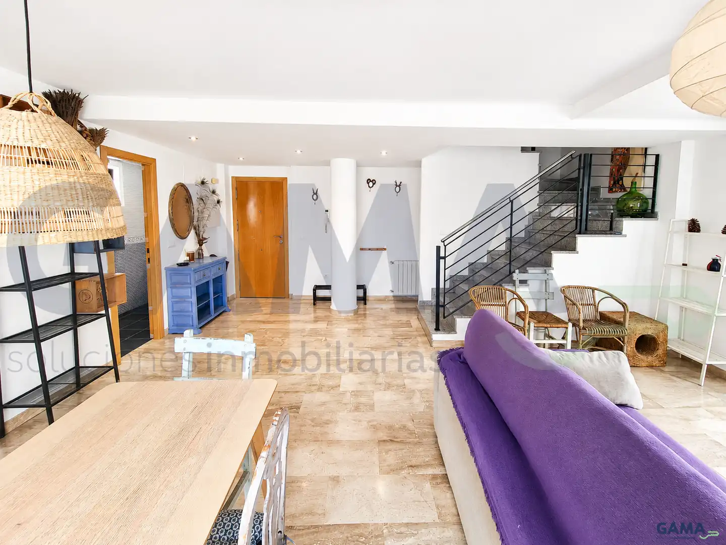 Wohnzimmer von Dachboden zur Miete in Alzira mit Klimaanlage, Terrasse und Möbliert