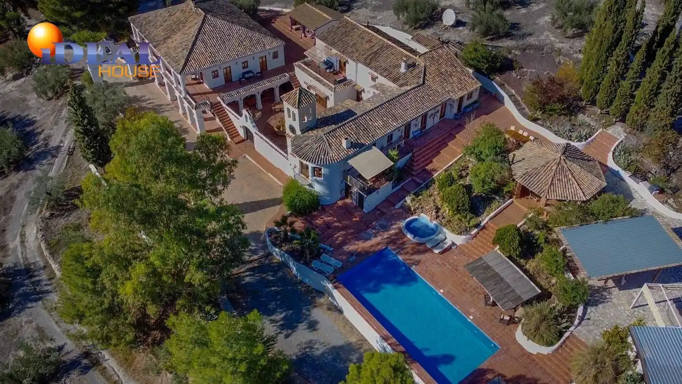 Xalet amb terrassa en venda a Alcaudete, imagen 2