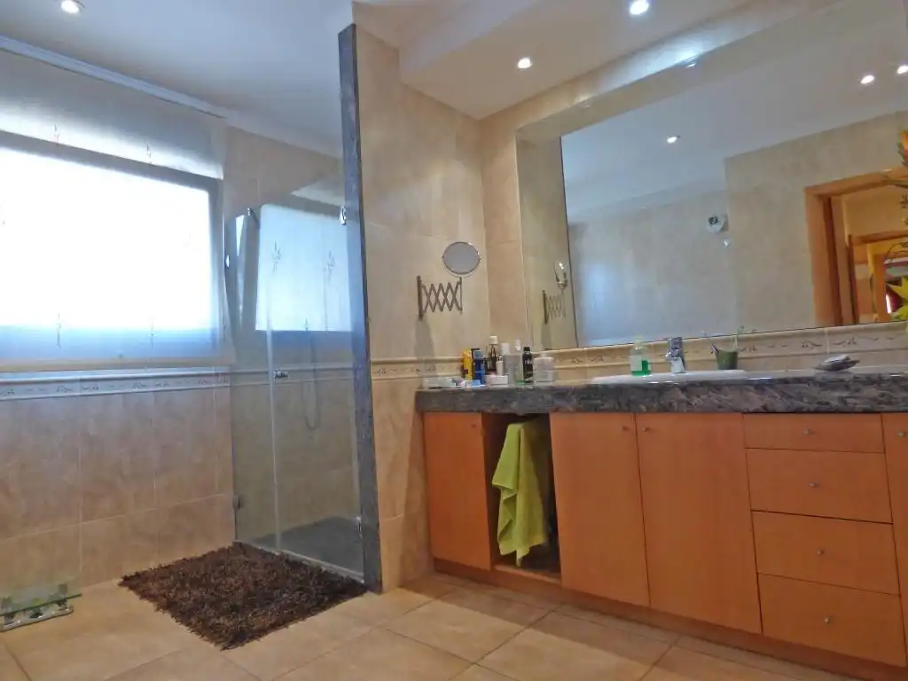 Bany de Casa o xalet en venda en Vilafant amb Aire condicionat, Jardí privat i Terrassa