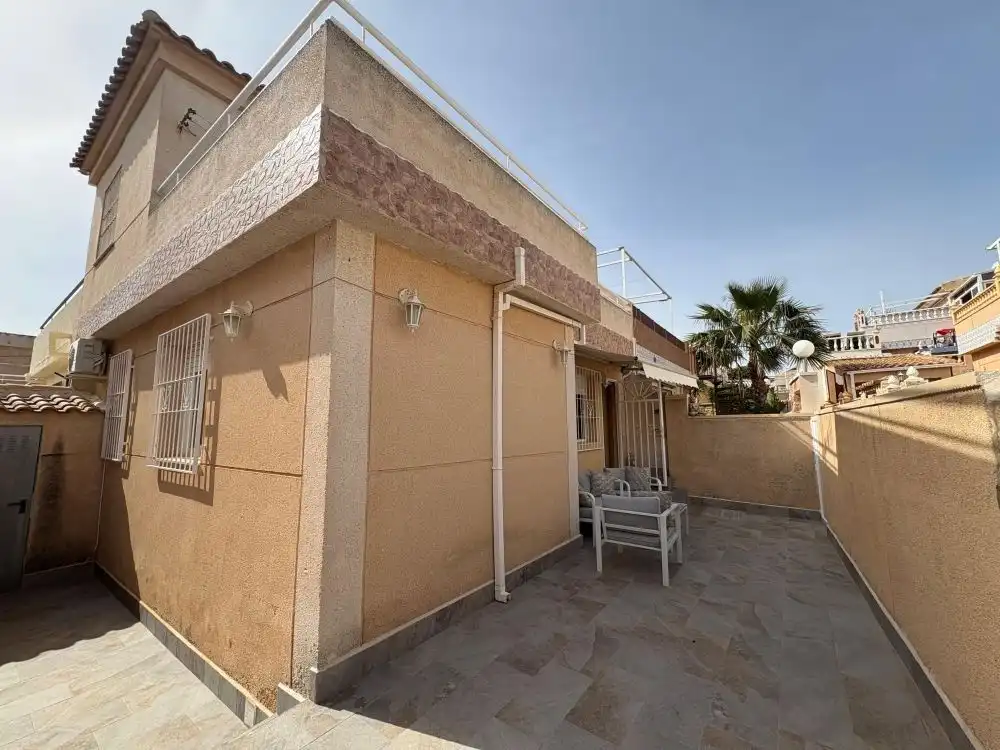 Adosado con piscina en venta en Los Balcones - Los Altos