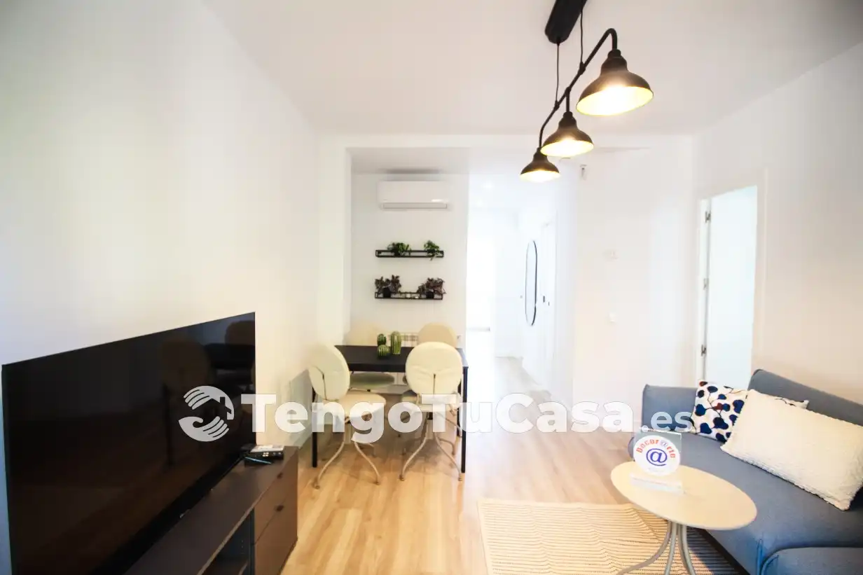 Living room of Flat for sale in Madrid  with Air Conditioner, Heating and Parquet flooring