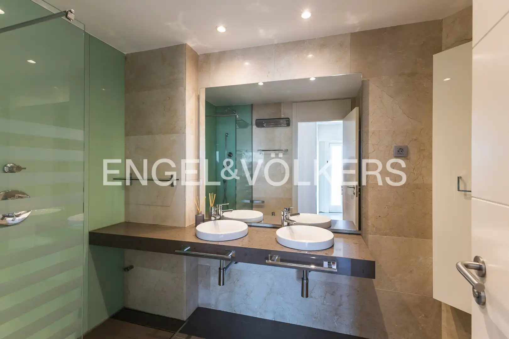 Badezimmer von Wohnung zur Miete in Madrid mit Heizung