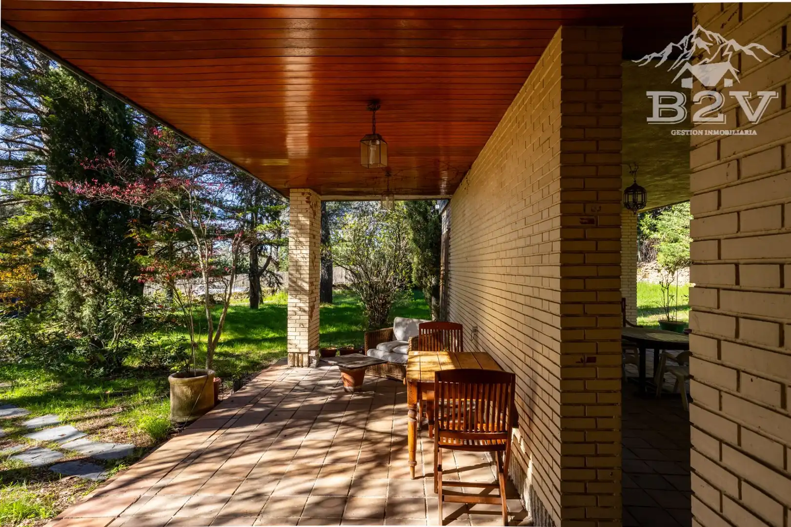 Terrassa de Casa o xalet en venda en Miraflores de la Sierra amb Calefacció, Jardí privat i Traster