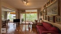 Living room of Flat for sale in  Barcelona Capital  with Heating, Parquet flooring and Terrace