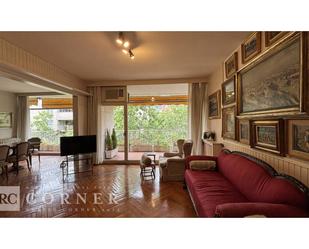 Living room of Flat for sale in  Barcelona Capital  with Heating, Parquet flooring and Terrace