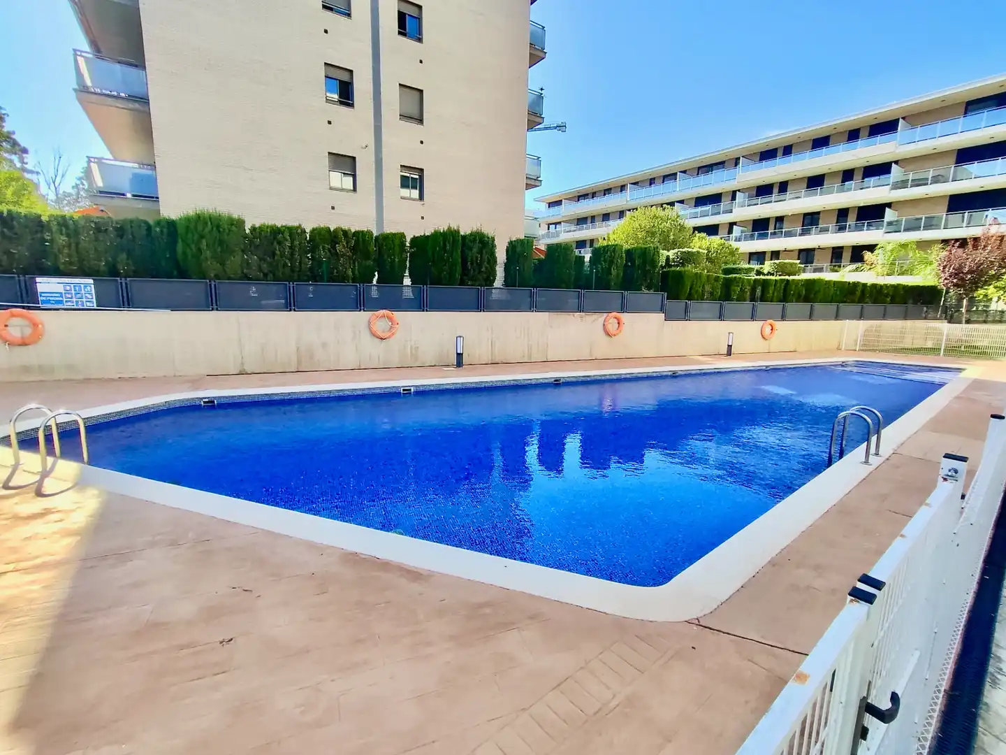Swimming pool of Flat for sale in Salou  with Air Conditioner, Heating and Parquet flooring