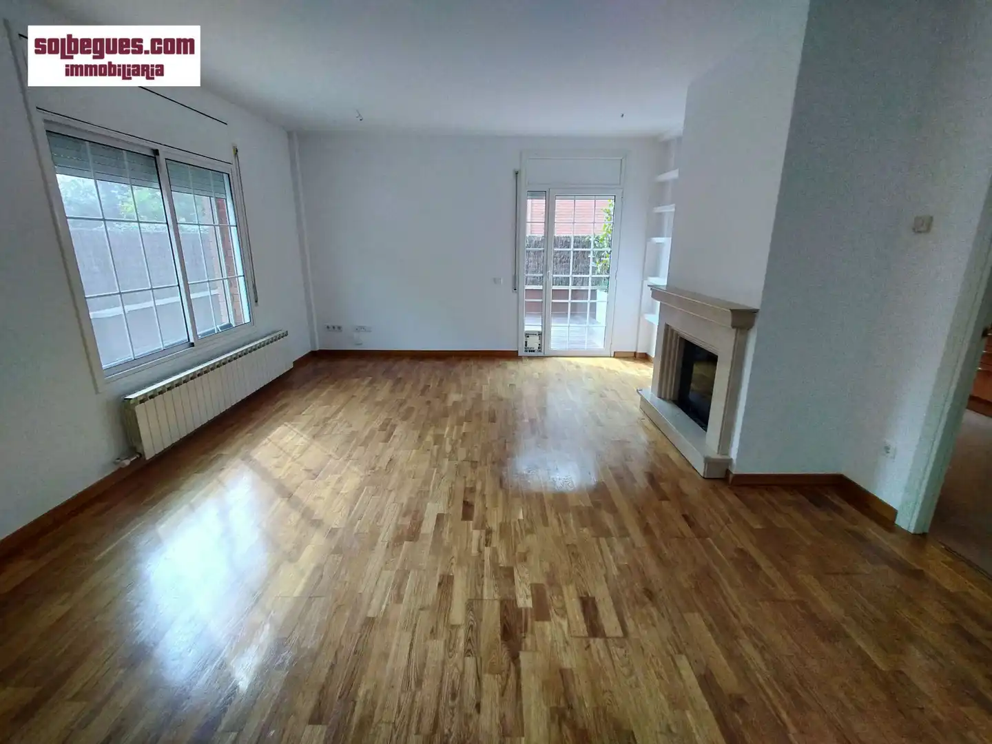 Sala de estar de Casa adosada en venta en Begues con Calefacción, Jardín privado y Terraza