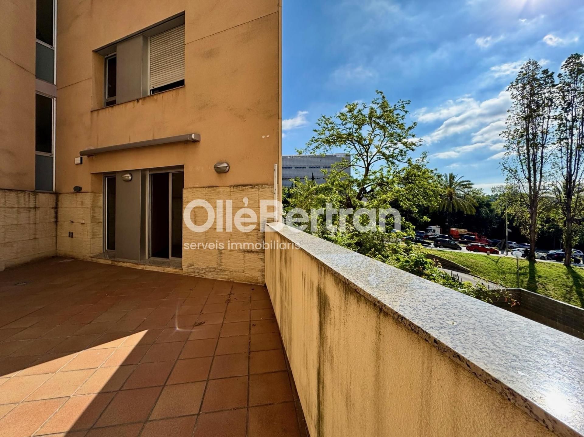 Vista exterior de Pis en venda en  Barcelona Capital amb Calefacció i Terrassa