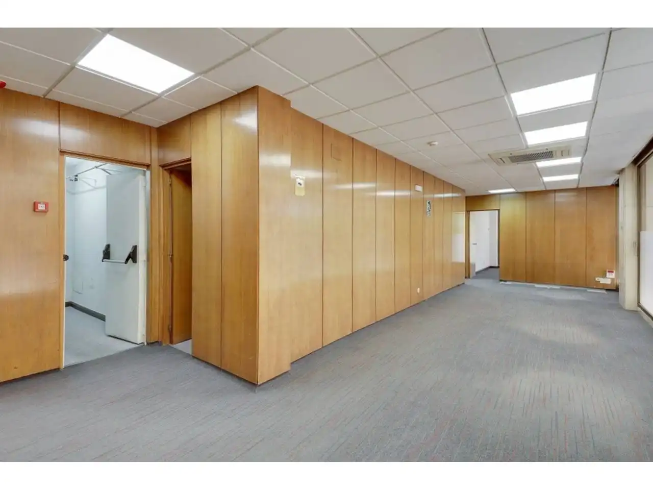 Office for rent in Madrid  with Air Conditioner and Alarm
