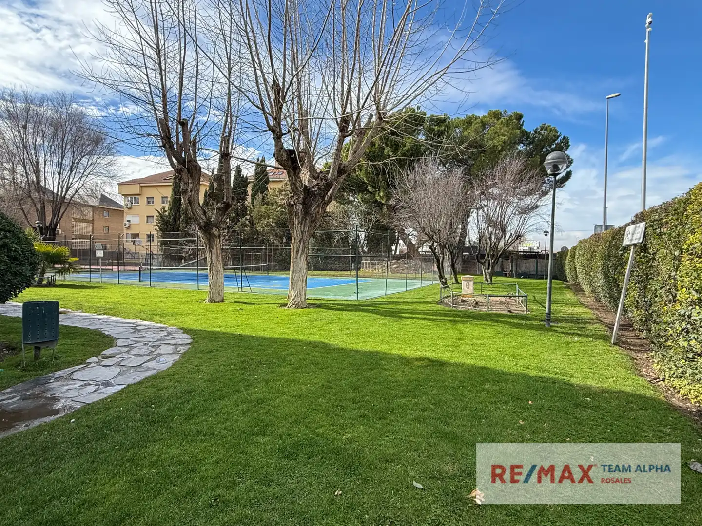 Vista exterior de Piso en venta en Paracuellos de Jarama con Aire acondicionado, Calefacción y Jardín privado