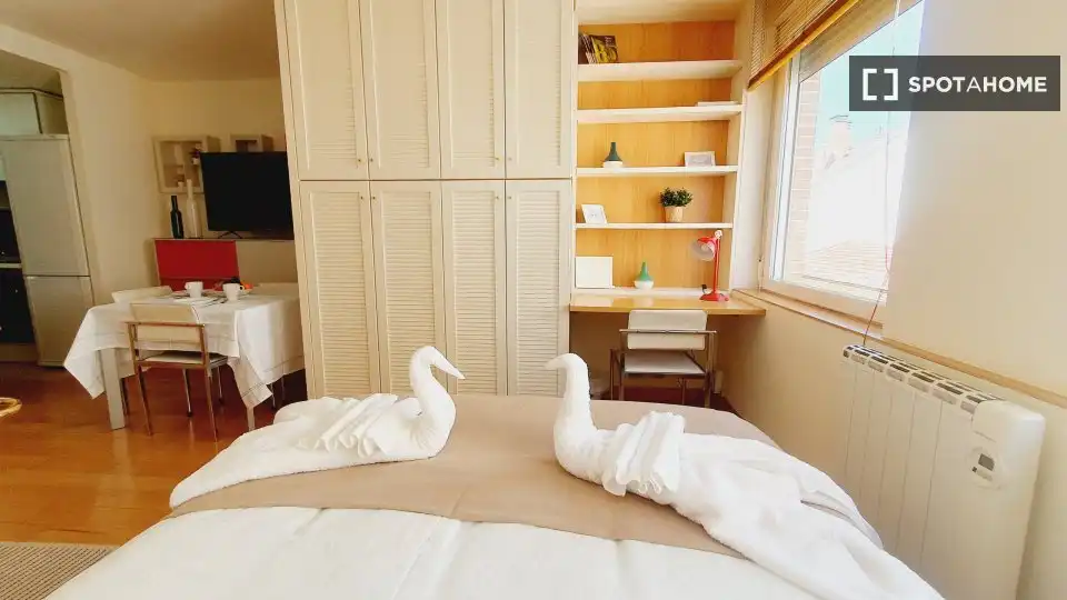Habitación de Piso de alquiler en Madrid con Aire acondicionado, Calefacción y Amueblado
