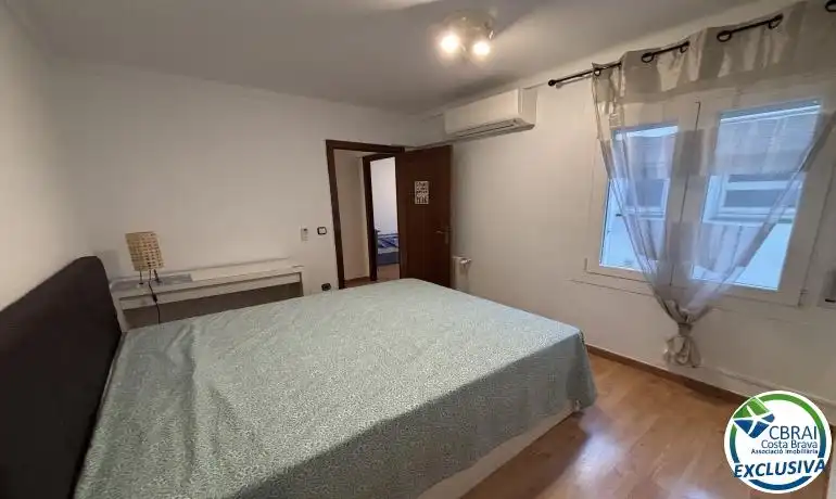 Dormitori de Apartament en venda en Roses amb Calefacció i Moblat