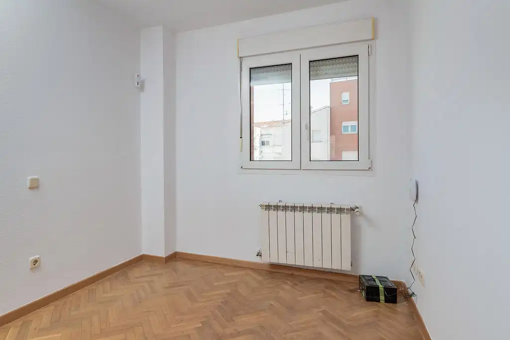 Habitación de Piso en venta en Madrid con Calefacción
